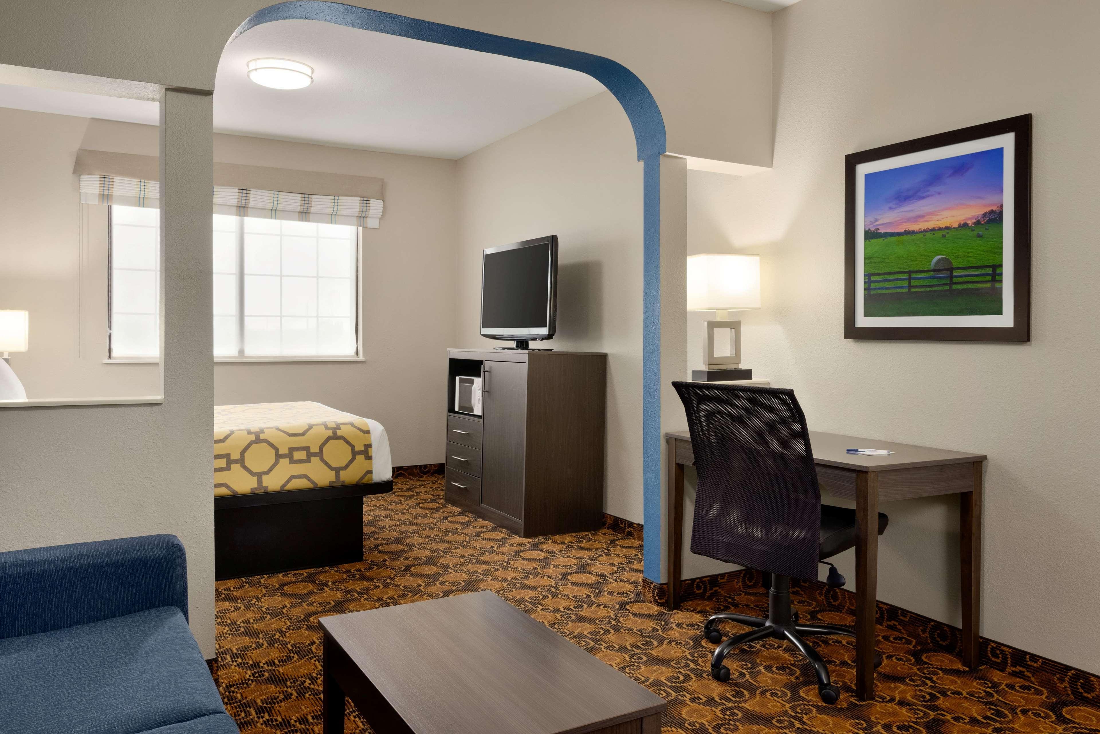 Baymont By Wyndham Winchester Exterior photo
