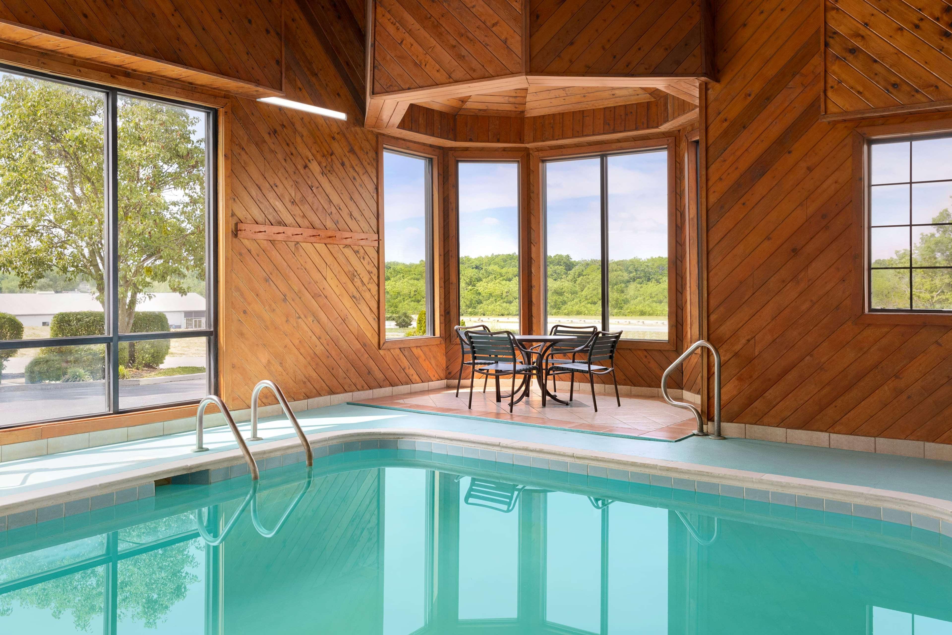 Baymont By Wyndham Winchester Exterior photo